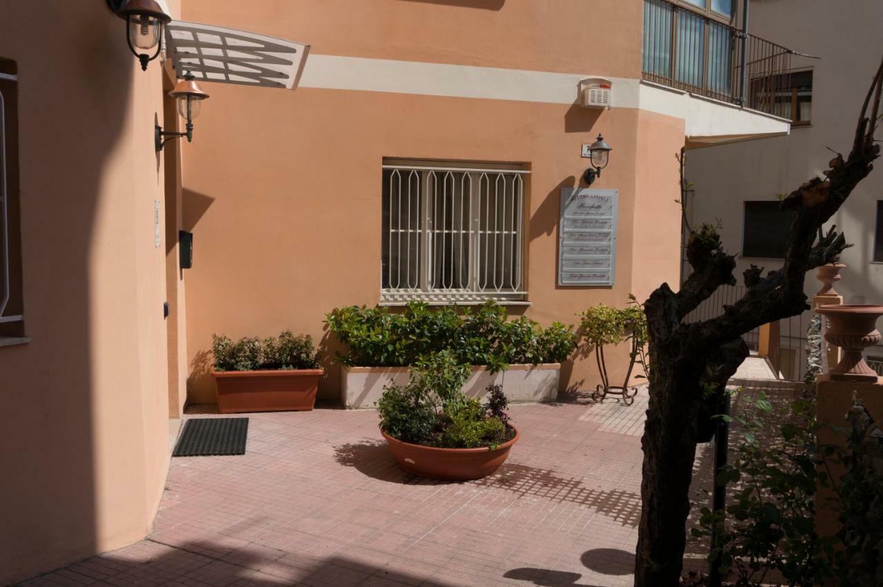 לינה וארוחת בוקר קייטי Il Viale מראה חיצוני תמונה