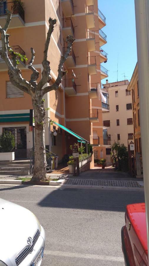 לינה וארוחת בוקר קייטי Il Viale מראה חיצוני תמונה